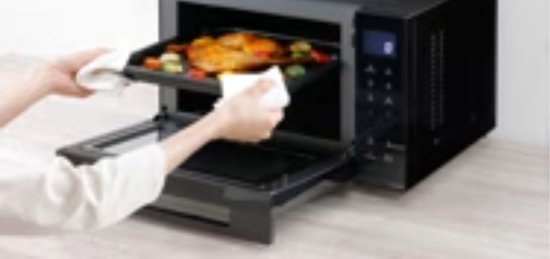 Four à micro-ondes combiné Panasonic NN-DF38PBEPG