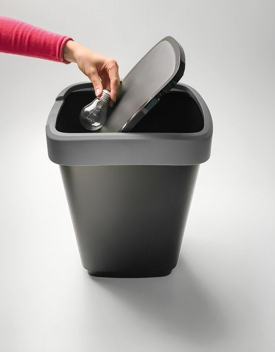 Rotho Twist Trash Can - 50L - 60.2cm - Avec couvercle basculant - Silver/Black