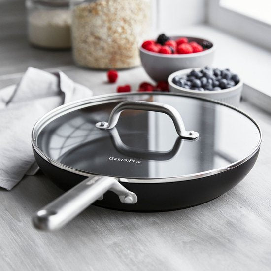Poêle à induction en céramique Greenpan Omega avec couvercle, 30 cm - Sans PFAS - Poêle à induction - Poêle à induction - Lavable au lave-vaisselle - Résistante au four jusqu'à 200 °C - Résistante aux rayures - Empilable - Aluminium - Noir