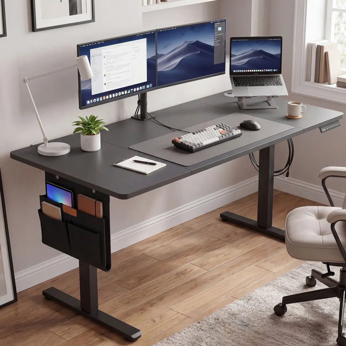 Bureau réglable en hauteur Ochama, 140 x 60 cm, avec fonction mémoire et port USB-C, noir