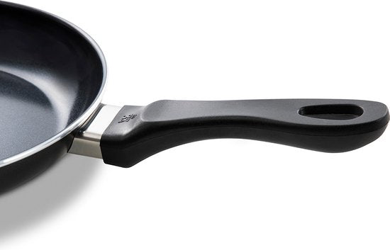 Casserole BK Vivid 16 cm - 1,6 L - Revêtement antiadhésif sans PFAS – Casserole à induction – Casserole en céramique – Résistante au four jusqu'à 160 °C – Poignées froides – Sans couvercle – Noire
