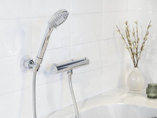Ensemble de douche à main WENKO Basic 9,5 cm - 5 types de jets - Chromé - Pomme de douche avec flexible