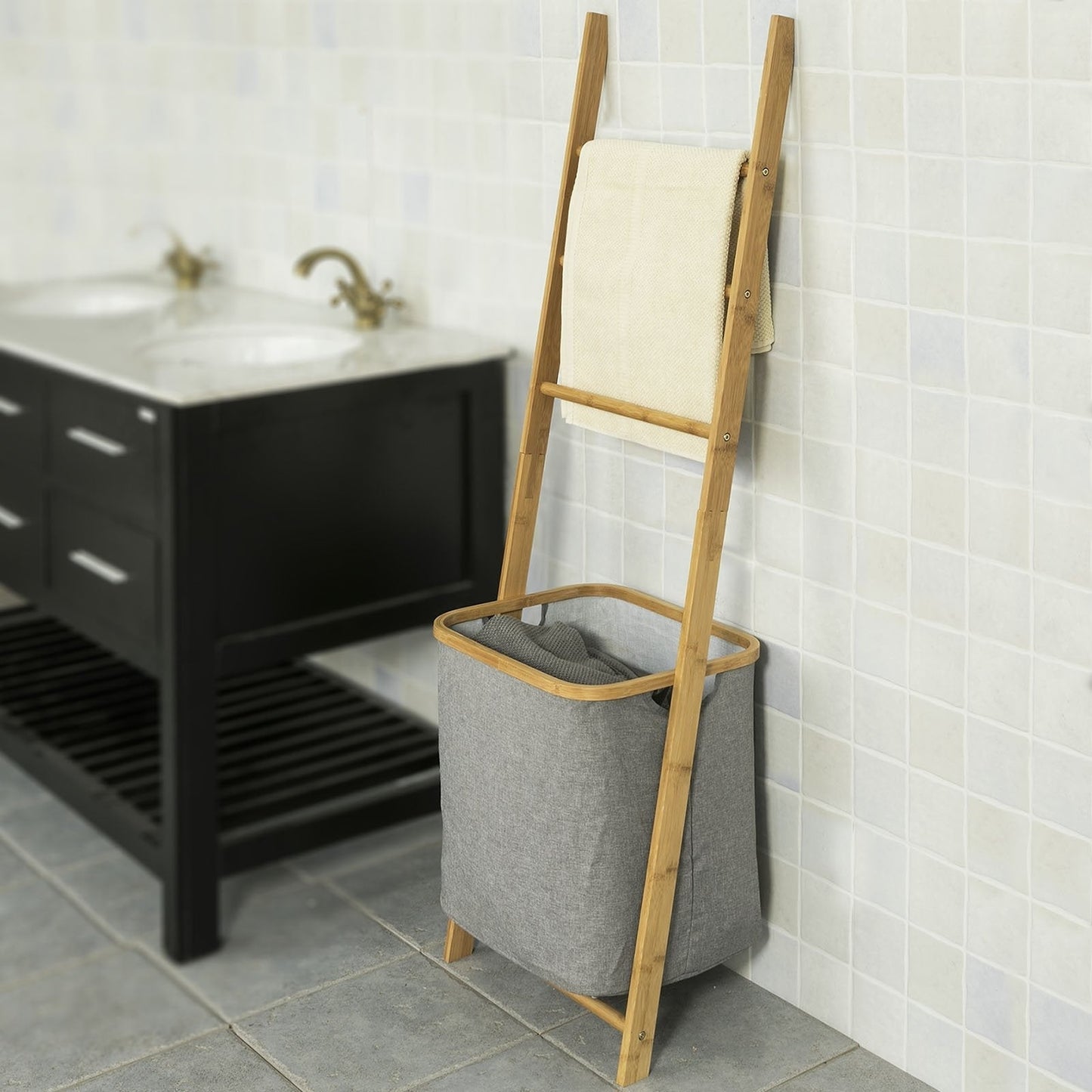 SoBuy Etagère de salle de bain - 3 tringles - Panier à linge amovible - 44x27x138 cm - Bambou