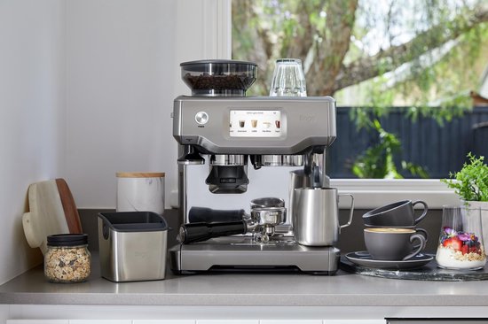 Sage la machine à piston Barista Touch™ Brushed en acier inoxydable