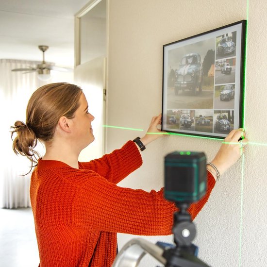 VONROC Cross Line Laser - Vert - Auto-nivelant - 18 mètres - Support de montage et sac de rangement inclus