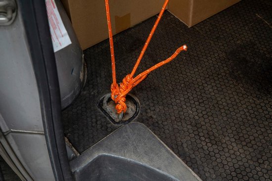 BLACK+DECKER Sangle d'arrimage 15 mètres - Incl. Sangle d'arrimage Oproller - Sangle d'arrimage - Corde de transport - Cordon élastique - avec parties réfléchissantes - Gestion du transport - Nylon/ Plastique - Orange/Noir