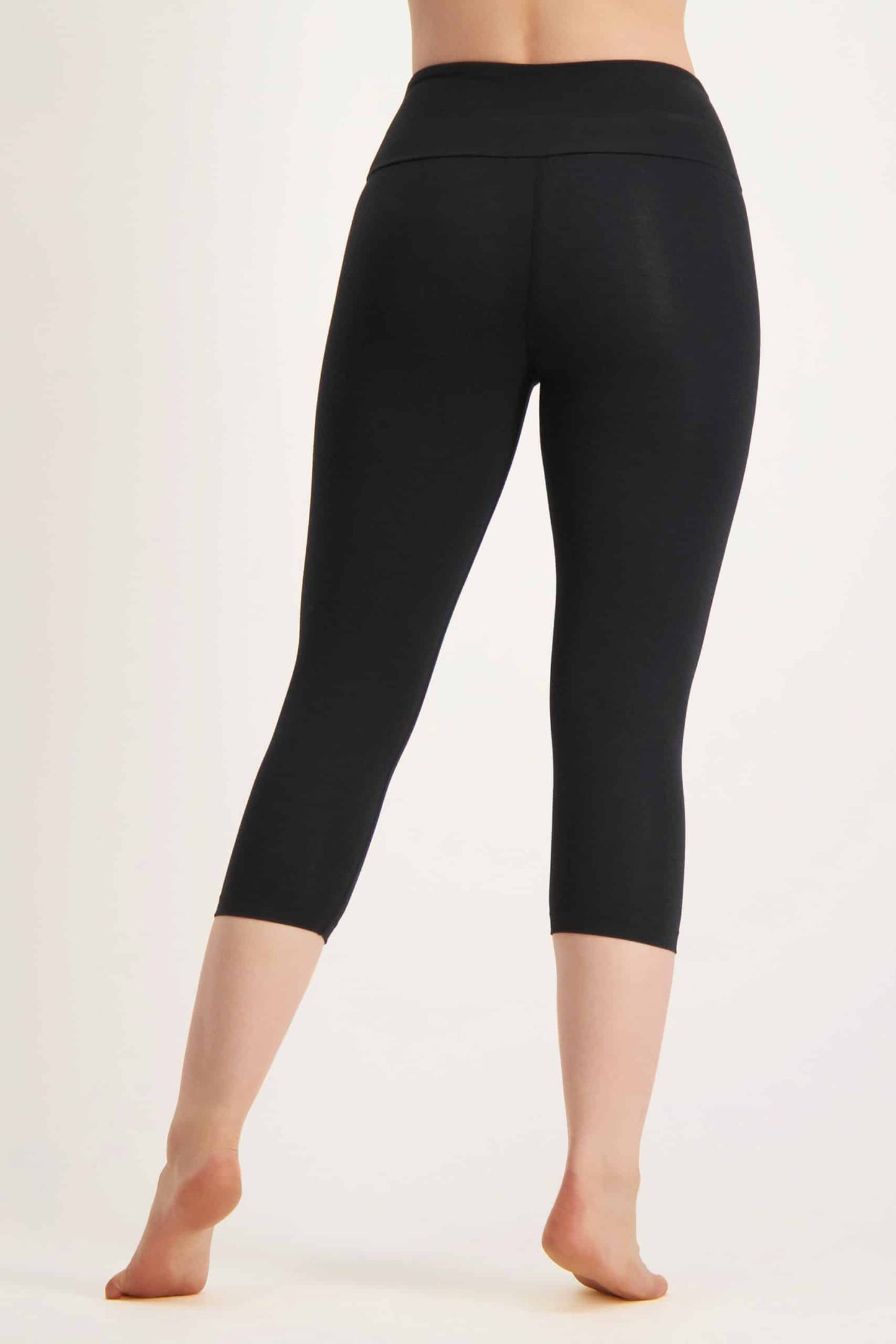 Urban Goddess - Satya Capri Yoga Legging - Urban Black (Taille M)