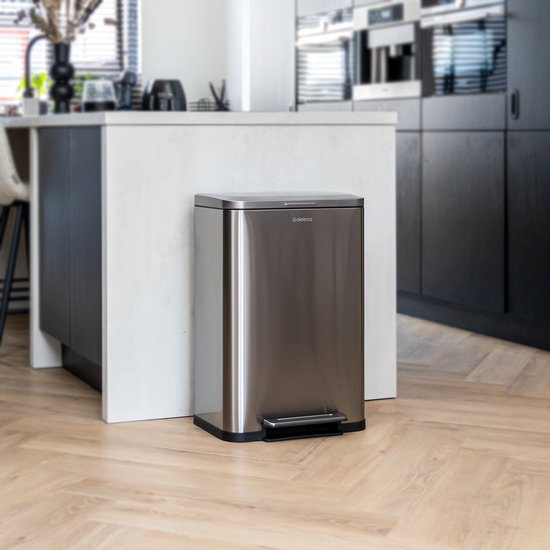 Deleca Trashcan Prestige - 50 Litres - Large - Poubelle / Corbeille à papier / Poubelle à pédale en acier inoxydable - Avec pédale et fermeture lente - Argent mat