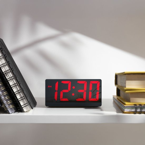 Réveil numérique Caliber - Réveils numériques - Durée de la fonction « snooze » réglable - Réveil - Écran à luminosité réglable - Horloge numérique pour chambre à coucher - Chargeur USB