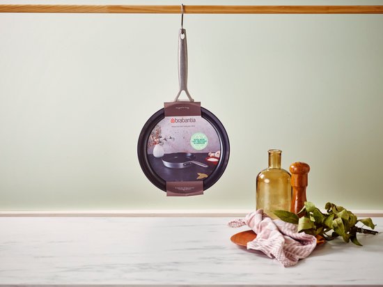 Poêle Brabantia Dusk Ø 28 cm – 100 % sans PFAS – Revêtement antiadhésif en céramique – Poêle compatible induction – Lavable au lave-vaisselle et utilisable au four – Gris