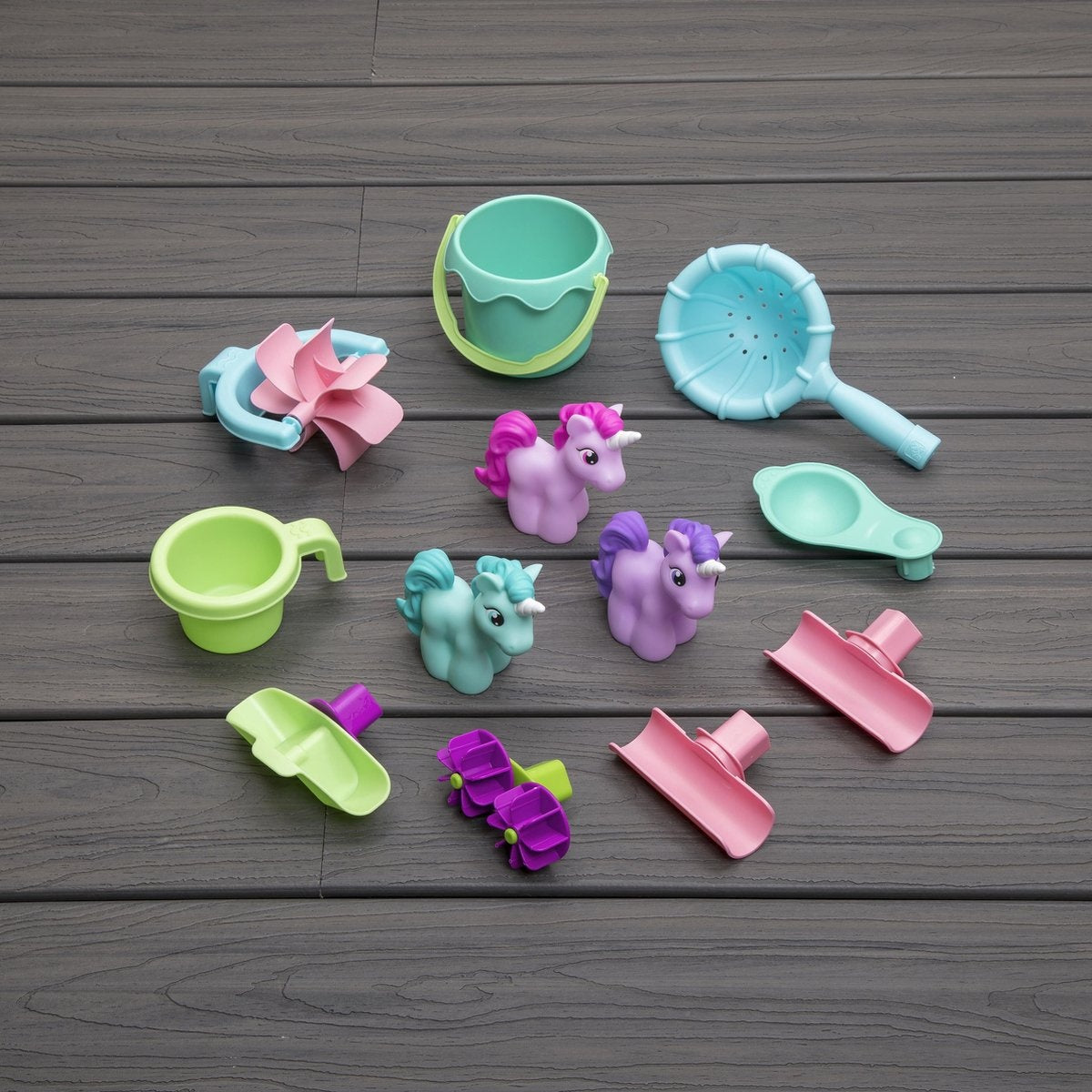 Step2 Rain Shower Splash Unicorns Water Table - Licorne avec 13 pièces d'accessoires - Jouet d'eau pour enfant - Table d'activité avec eau pour jardin/extérieur