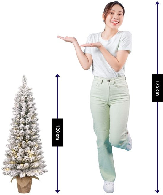 Black Box Trees Gerlos : sapin de Noël artificiel avec éclairage - Sapin artificiel H 120 x P 51 cm - Sapin de Noël artificiel aux branches enneigées - Décoration de Noël d'intérieur - 166 branches - Vert