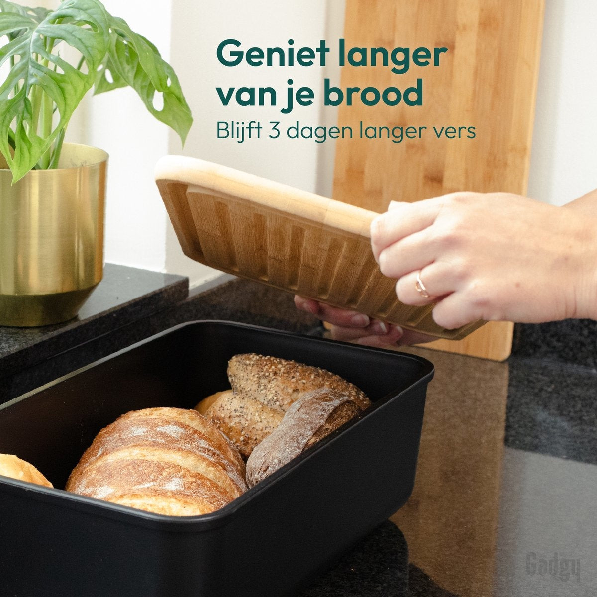 Gadgy Boîte à pain - avec couvercle en bambou - Boîte à pain avec planche à découper - sans BPA - 36x19.5x11.5 cm- noir