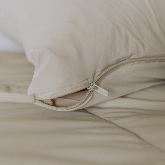 HappyBed Taupe Lot de 2 taies d'oreiller - 60 x 70 cm - 100 % microfibre - Confort de sommeil optimal