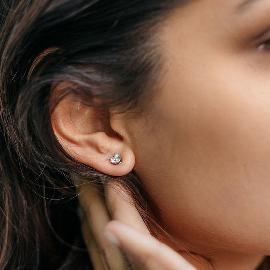 Yolora Ladies Earrings - Cristaux ronds Kalpa Camaka - Argent - Plaqué or blanc 18K - Boucles d'oreilles femme Argent - Clous d'oreilles - Bijoux - Boîte cadeau de luxe - Boîte cadeau - Boîte cadeau exclusive - Magnifique emballage cadeau