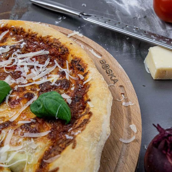 Boska Pizza Board Amigo L Round - Planche à pizza en bois de hêtre durable - Avec canal de collecte - Ø 34 cm