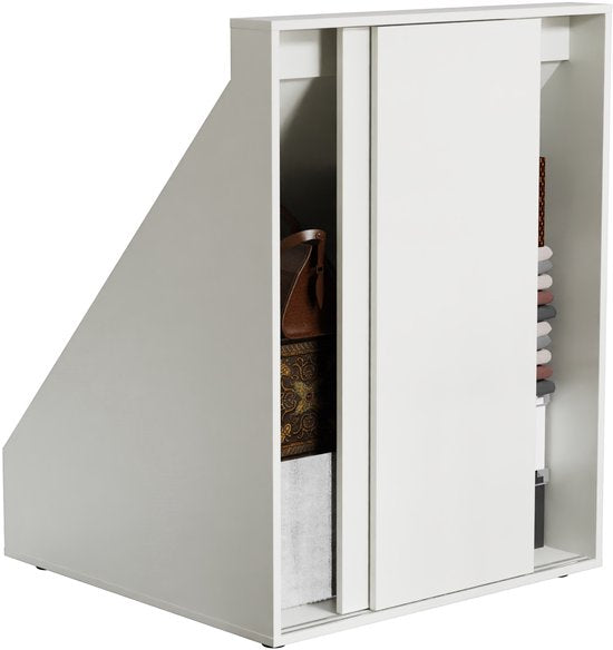 Armoire de rangement sous un mur en pente dans le grenier d'une chambre - armoire adaptée à un toit en pente