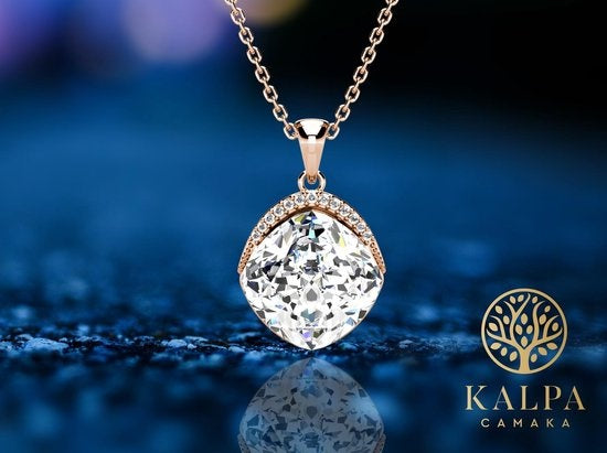 Yolora Collier femme avec pendentif - Cristal Kalpa Camaka - Couleur rose - Plaqué or rose 18K - Collier - Collier femme or rose - Bijoux - Coffret cadeau - Coffret cadeau de luxe - Coffret cadeau exclusif - Bel emballage cadeau