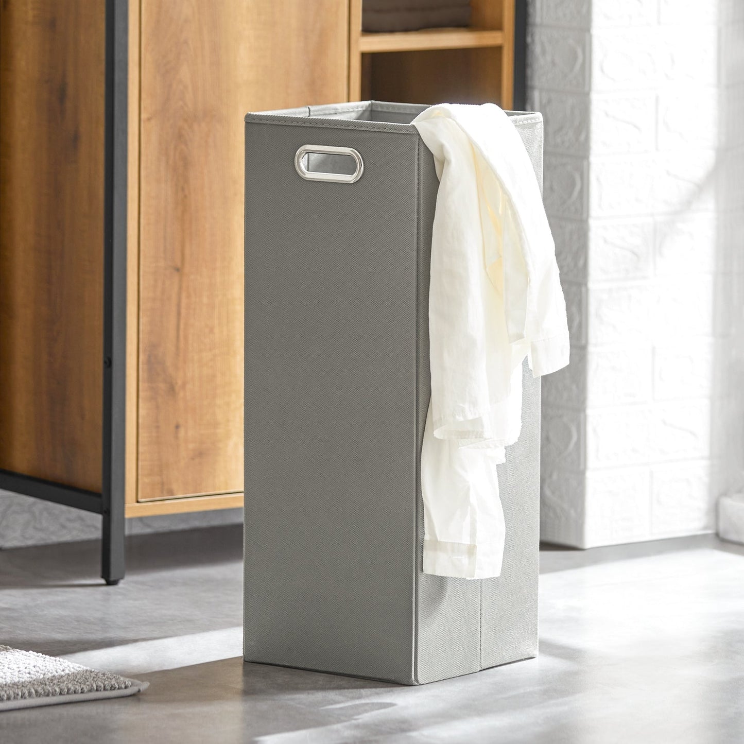 SoBuy Armoire de toilette - Panier à linge basculant - 3 compartiments - 24 x 24 x 60 cm - couleur bois