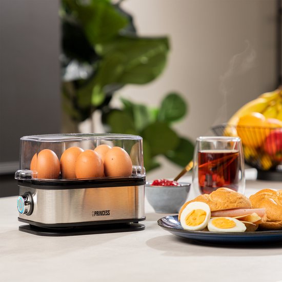 Cuiseur à œufs Princess 262046 – pour 1 à 6 œufs – 400 W – acier inoxydable – cuisson dure, molle et moyenne – minuterie – avec gobelet doseur et pic à œufs