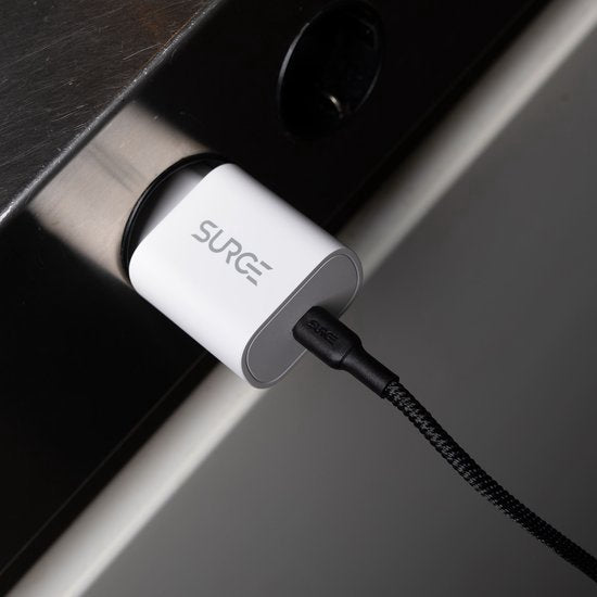 Câble USB C à USB C de Surge - 100W - Câble de charge de 2 mètres - Chargeur rapide avec 15% de Kevlar - Convient à Samsung / MacBook / iPhone 15 et 16 / iPad Pro, entre autres.