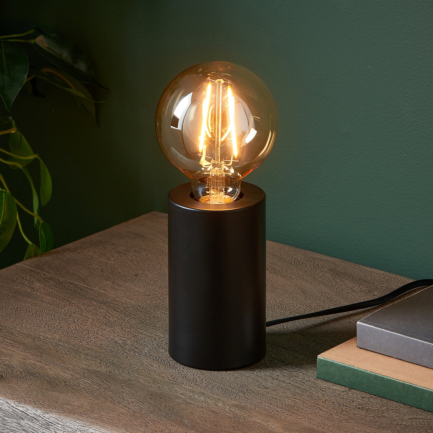 Pied de lampe de table Harbour Studio Reno, noir mat - Cylindrique - E27 - Avec interrupteur sur le cordon