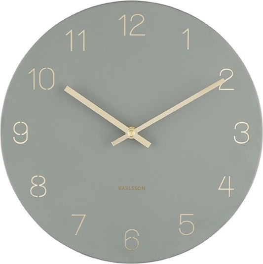Horloge murale Karlsson Charm - Chiffres gravés, vert jungle - Petite - Ø 30 cm - Horloge murale scandinave