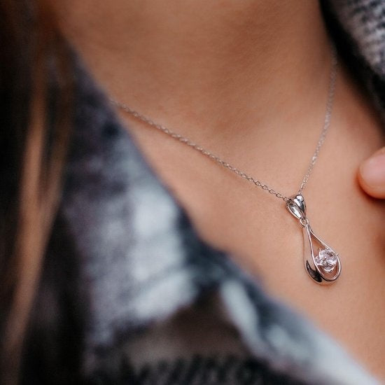 Yolora Collier pour femme avec pendentif en cristal Kalpa Camaka - Couleur argent - Plaqué or blanc 18K - Emballé - Cadeau de fête des mères