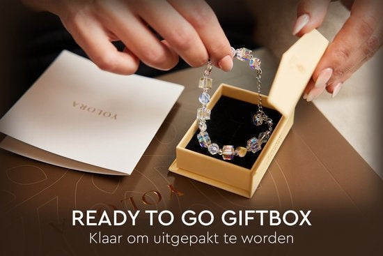 Yolora Collier femme avec pendentif - Cristal Kalpa Camaka - Argent/Bleu clair - Plaqué or blanc 18K - Collier - Collier femme - Argent - Bijoux - Coffret cadeau - Coffret cadeau de luxe - Coffret cadeau exclusif - Bel emballage cadeau
