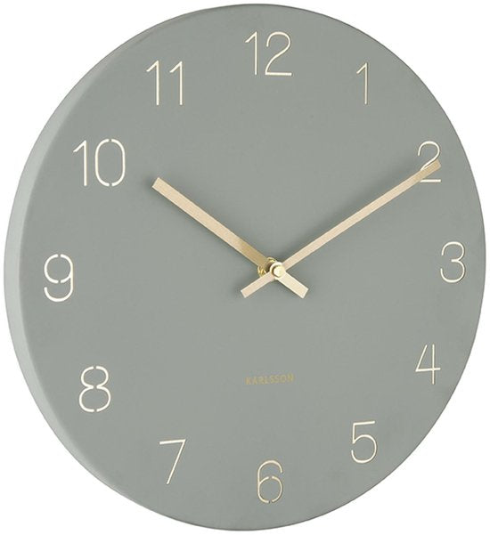 Horloge murale Karlsson Charm - Chiffres gravés, vert jungle - Petite - Ø 30 cm - Horloge murale scandinave