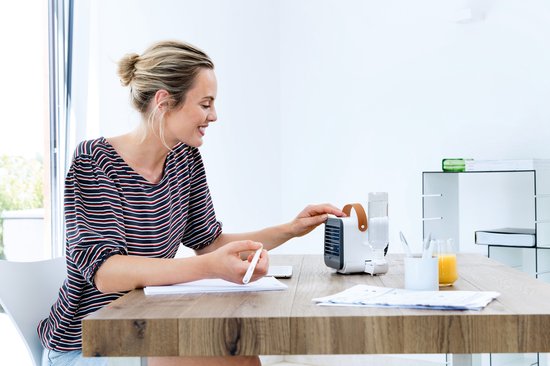 Beurer LV 50 Fresh Aircooler - Refroidisseur d'air et ventilateur de table - Compact - Portable - 3 vitesses - Avec bouteille et câble micro-USB - Garantie 3 ans - Blanc