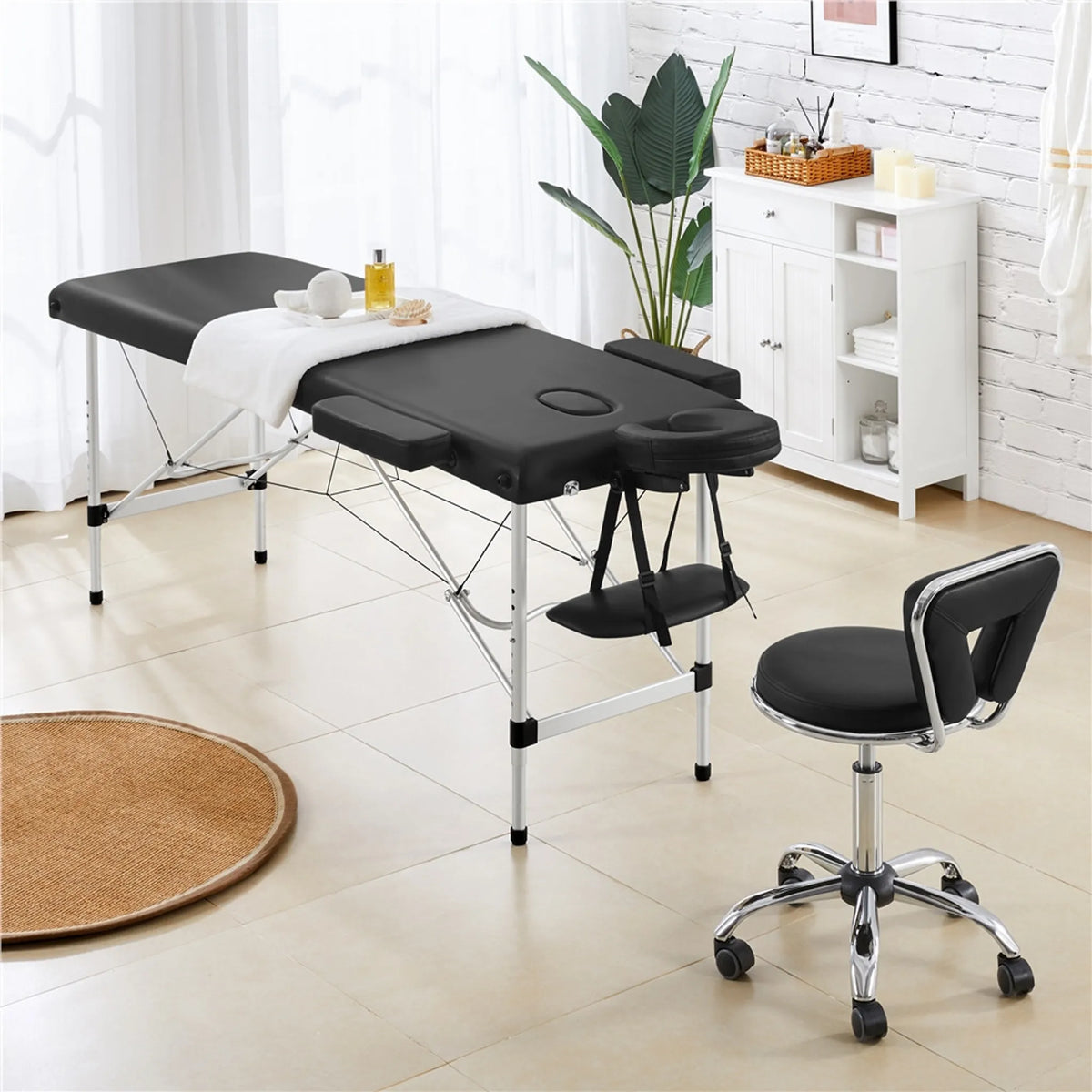 Tabouret de bar Yaheetech sur roulettes avec dossier triangulaire – Équipé d'un vérin à gaz réglable en hauteur, d'un siège pivotant à 360° et d'un design géométrique – Pour le salon, la cuisine et les cabinets professionnels – Simili cuir PU noir et méta