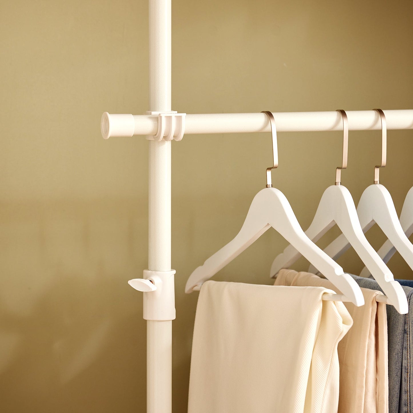 SoBuy Porte-vêtements télescopique - réglable - 126 x 295 cm - blanc
