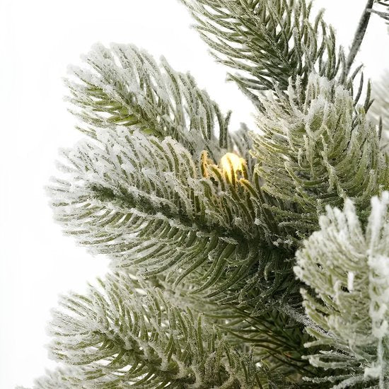 Black Box Trees Nagoya : sapin de Noël artificiel avec éclairage - Sapin artificiel H 90 x P 42 cm - Sapin de Noël artificiel aux branches enneigées - dans un pot en plastique - Décoration de Noël d'intérieur - avec pile et minuterie - 175 branches