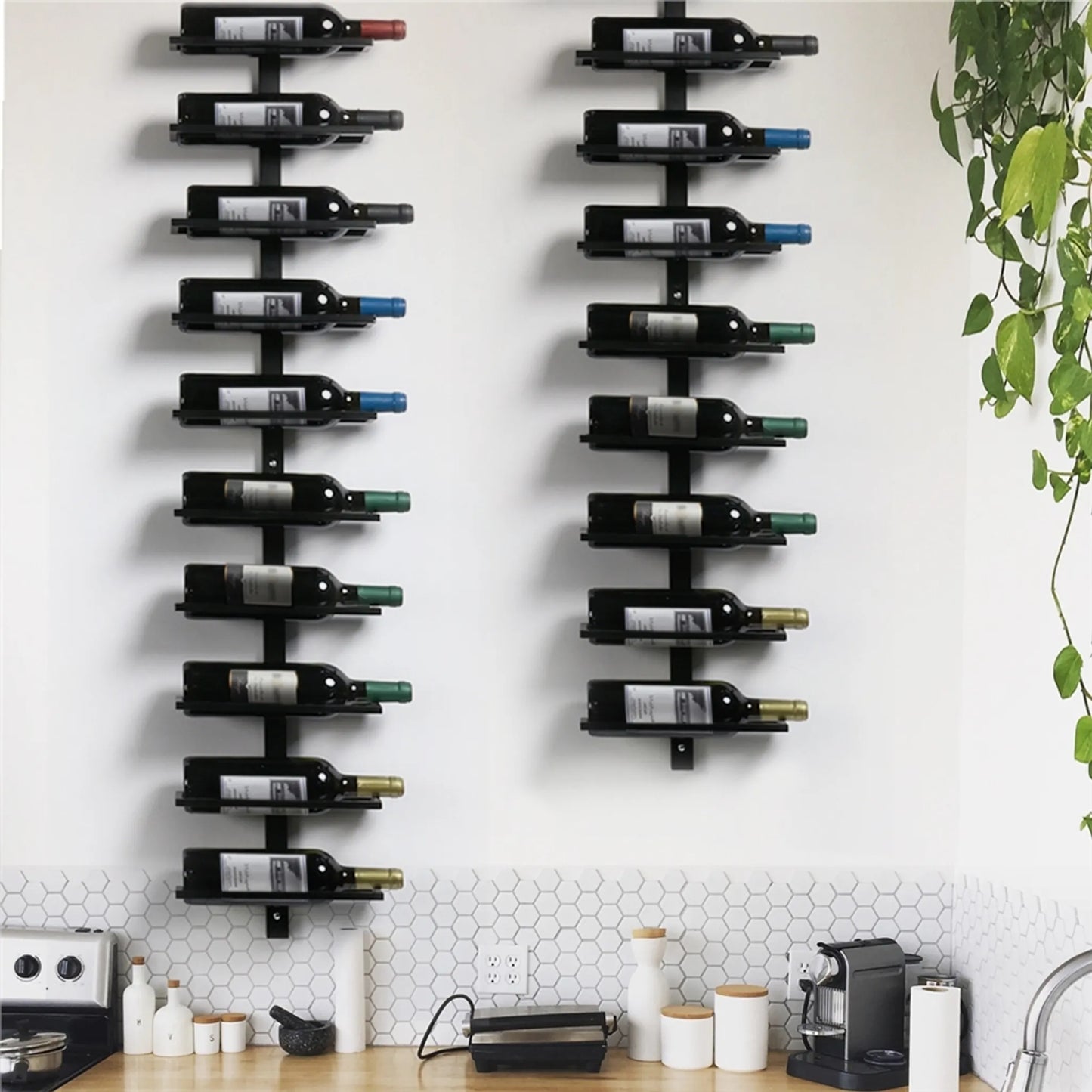 Yaheetech Wine Rack Wall Mount - 27 x 10 x 116 cm - Capacité de 10 bouteilles, matériel de fixation et design vertical moderne inclus - Pour la cuisine et le salon - Métal noir
