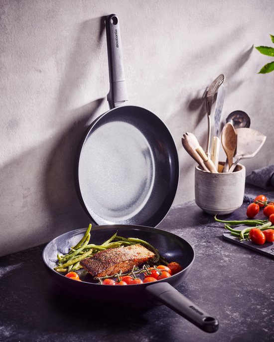 Poêle à wok Brabantia NERO - Ø 30 cm - 100 % sans PFAS - 100 % recyclée - Revêtement antiadhésif en céramique - Compatible avec l'induction