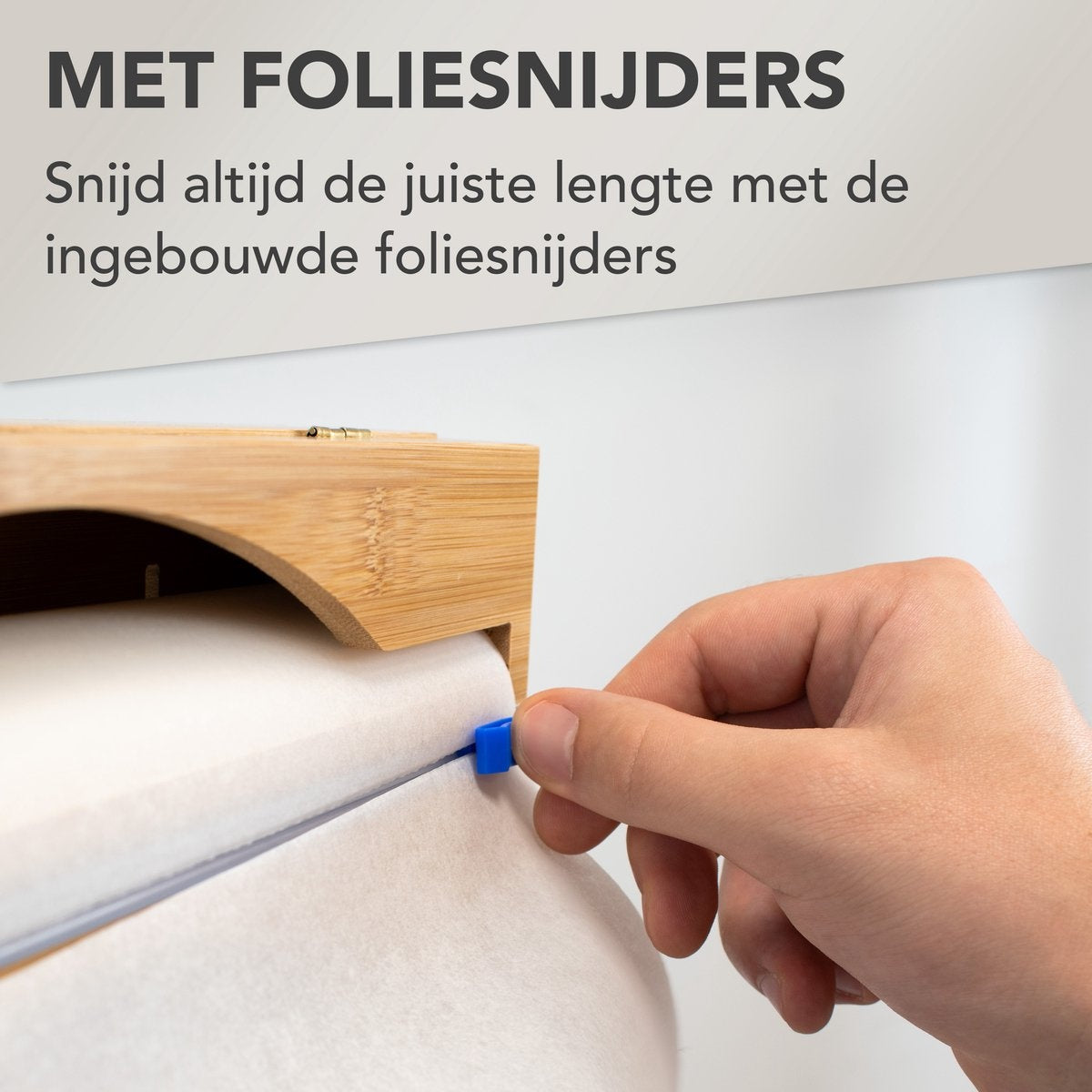 Nimma Roll Holder - Porte-rouleau de cuisine et porte-film en 1 - Système de suspension et coupe-film inclus - Convient pour 3 rouleaux de film - Bambou