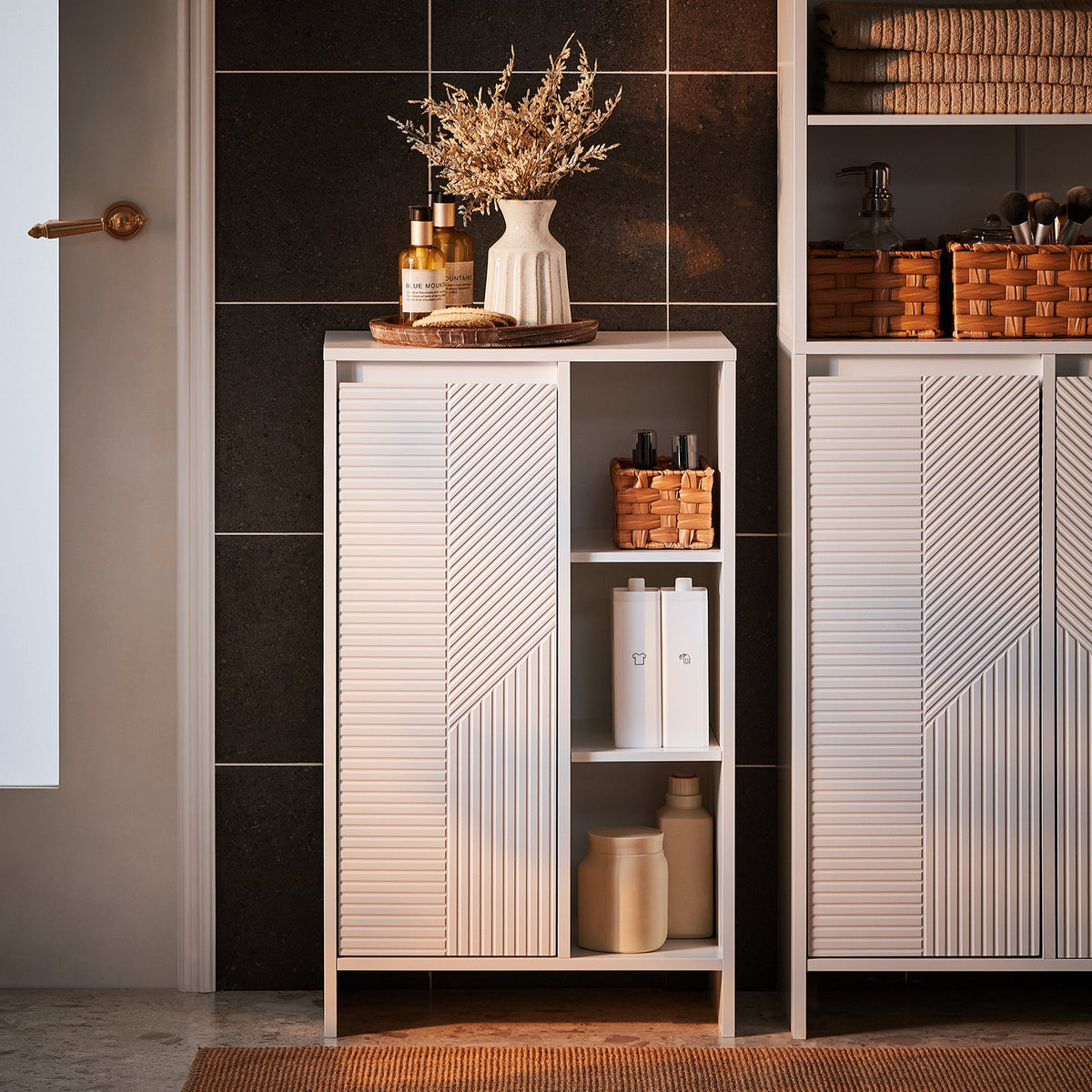 Meuble de salle de bain multifonctionnel - Meuble de salle de bain autoportant blanc avec portes et étagères - 50 x 86 x 30 cm