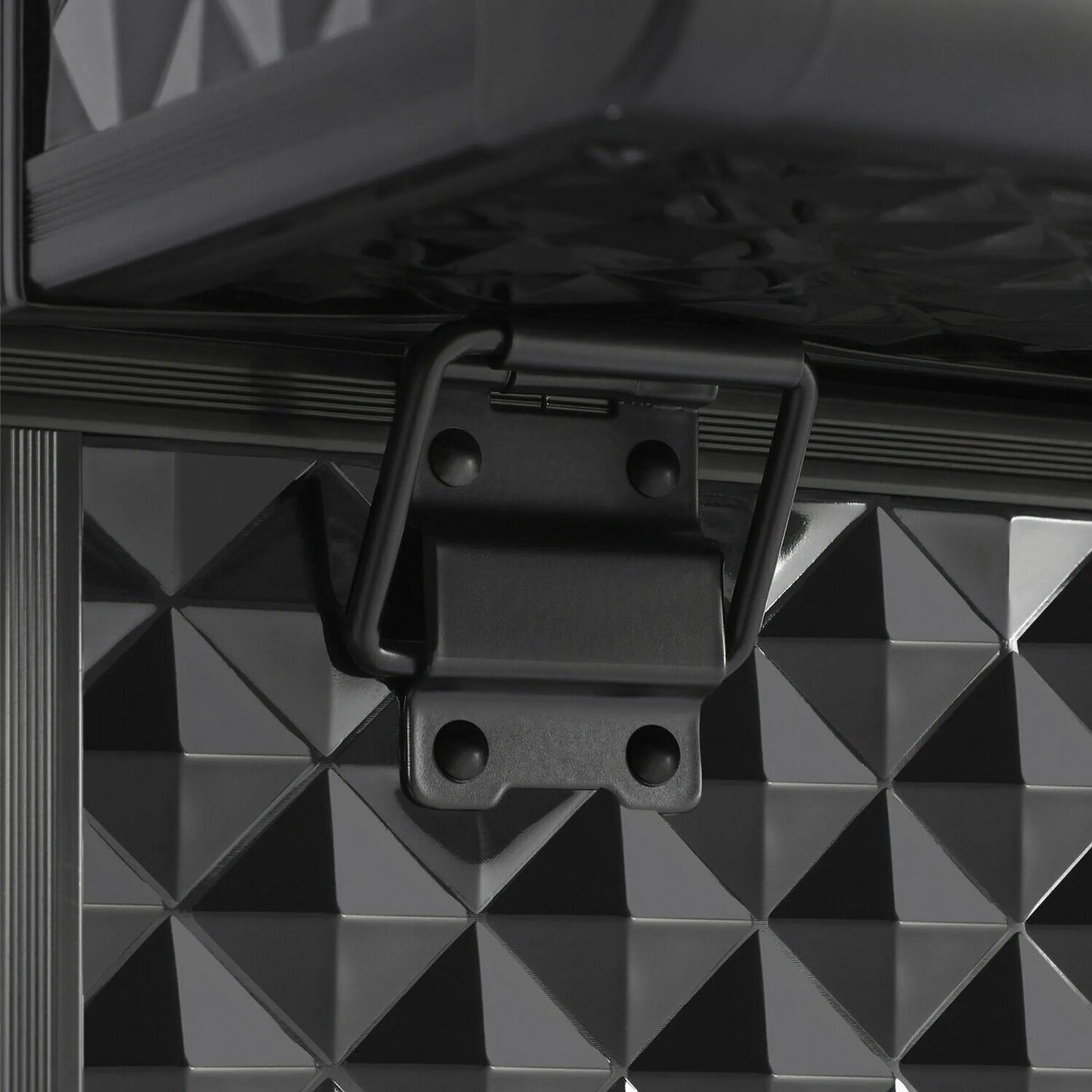 Yaheetech Mallette de maquillage à 3 étages - 34,7 x 22,2 x 25 cm - équipée de cloisons réglables, d'une doublure en velours et d'une serrure à clés - pour les coiffeurs et les esthéticiennes - aluminium noir et rouge