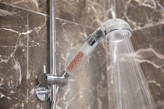 Aquadon Shower Hero - Pomme de douche économe en eau avec perles minérales naturelles - trois intensités de jet - compatible avec tous les flexibles de douche courants - 3 types de jet - augmente la pression de l'eau - permet d'économiser l'eau