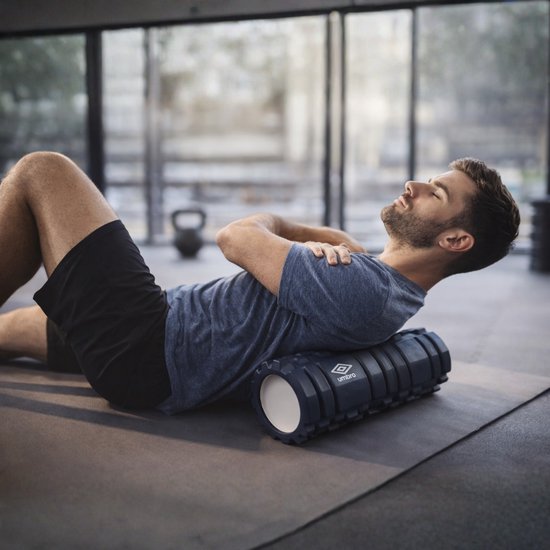 Rouleau en mousse Umbro - Rouleau de massage - Sport et fitness - Soulage les muscles - Noir - 14 x 33 centimètres