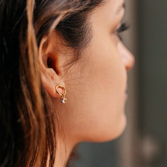 Yolora Boucles d'oreilles avec cristaux Kalpa Camaka - Couleur or - Plaqué or jaune 18K - Boucles d'oreilles femme - Clous d'oreilles - Bijoux - Boîte cadeau de luxe - Boîte cadeau - Boîte cadeau exclusive - Magnifique emballage cadeau