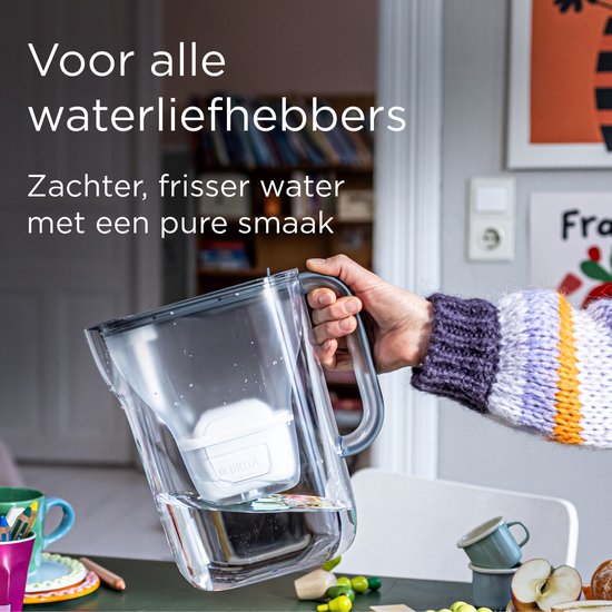Carafe filtrante BRITA Style Essential Cool - 2,4 L - Bleue - avec 6 cartouches filtrantes MAXTRA PRO Pure Performance incluses - tient dans le réfrigérateur, avec éclairage LED Smart et couvercle rabattable