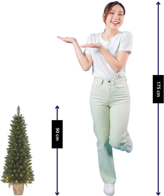 Black Box Trees Gerlos : sapin de Noël artificiel avec illuminations - Sapin artificiel H 90 x P 41 cm - Sapin de Noël artificiel dans un sac en jute - Décoration de Noël d'intérieur - 108 branches - Vert