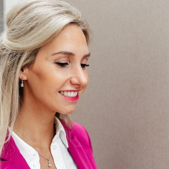 Yolora Collier pour femmes avec pendentif et cristaux Kalpa Camaka - couleur argent - plaqué or blanc 18K - boîte cadeau - cadeau de fête des mères