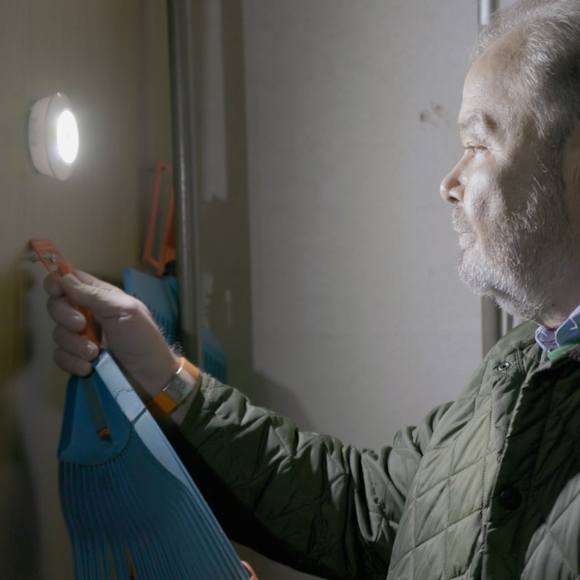 Lot de lampes LED HandyLUX pour plafond et mur - Installation sans fil - Détecteur de mouvement - Luminosité de 120 lumens - 4 pièces