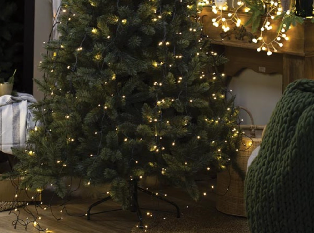 Vellight Atria LED For Tree – Guirlande lumineuse de Noël pour sapin – Équipée d'un anneau pratique avec des guirlandes lumineuses, de LED à faible consommation d'énergie et d'un adaptateur résistant aux intempéries – Pour l'intérieur et l'extérieur – Ver