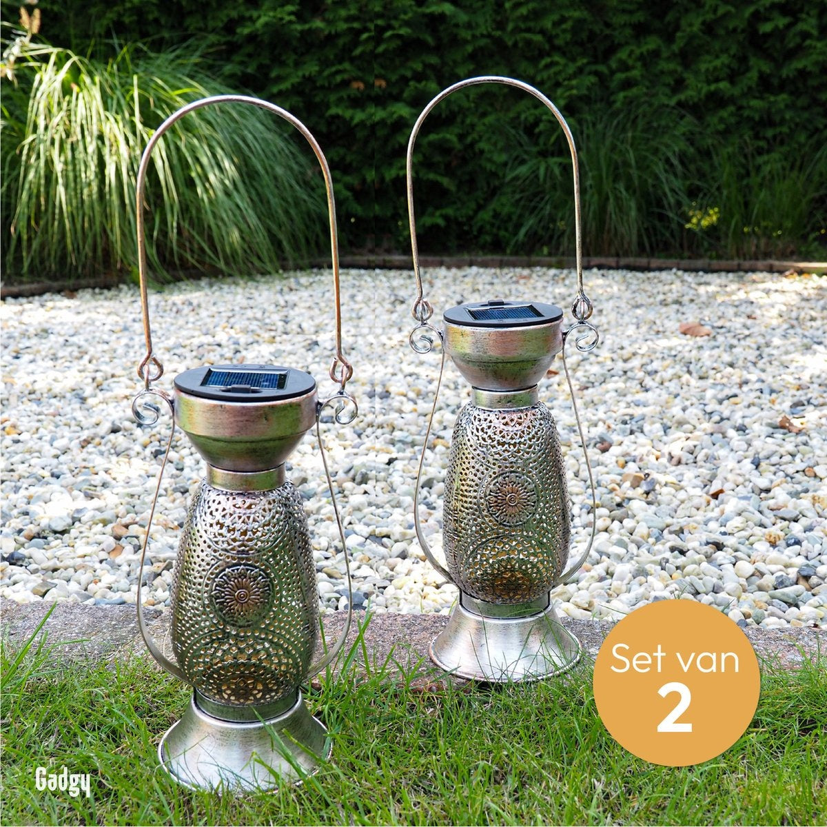 Gadgy Solar Tafellamp Petroleum - Olielamp Tuinlantaarn Set van 2 - Solar Tuinverlichting op Zonneenergie - Led Buitenverlichting met dag/nacht Sensor - Hanglamp - 21 x Ø11.5 cm - Metaal