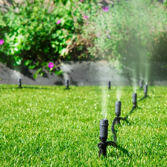 Système d'irrigation VONROC - 3 modes d'arrosage : pulvérisation, goutte à goutte et brumisation - système modulaire comprenant 15m de tuyau, 10x tête d'arrosage, 10x support de tuyau et connecteur rapide universel