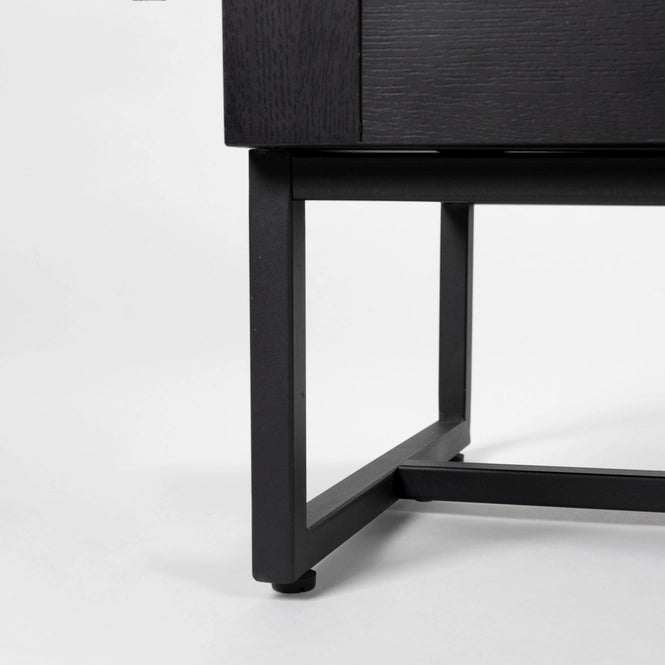 Meuble TV Cube de fonQ – 150 x 40 x 50 cm – Meuble en bois noir avec détails en rotin tressé et piètement métallique – Style bohème